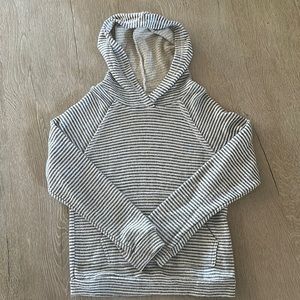 O’Neil light weight surfer style knit hoodie! Size large boys.